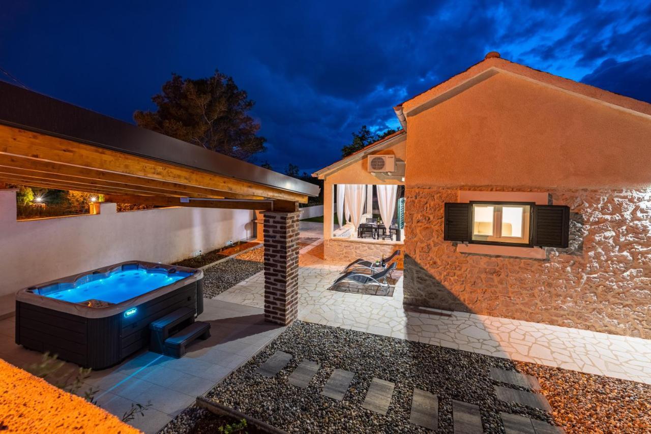 נוביגראד דאלמטיה Holiday Home Figurica מראה חיצוני תמונה