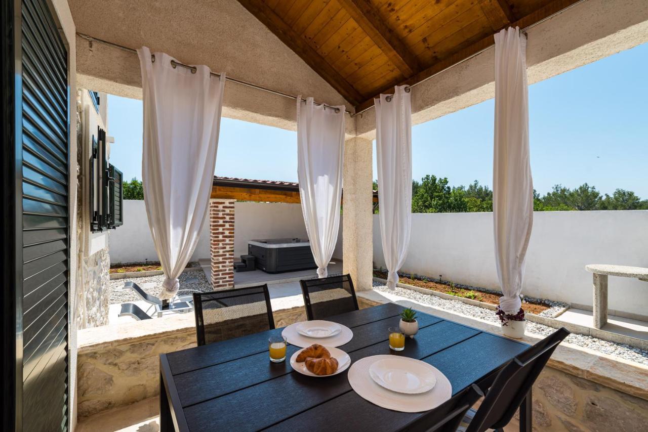 נוביגראד דאלמטיה Holiday Home Figurica מראה חיצוני תמונה