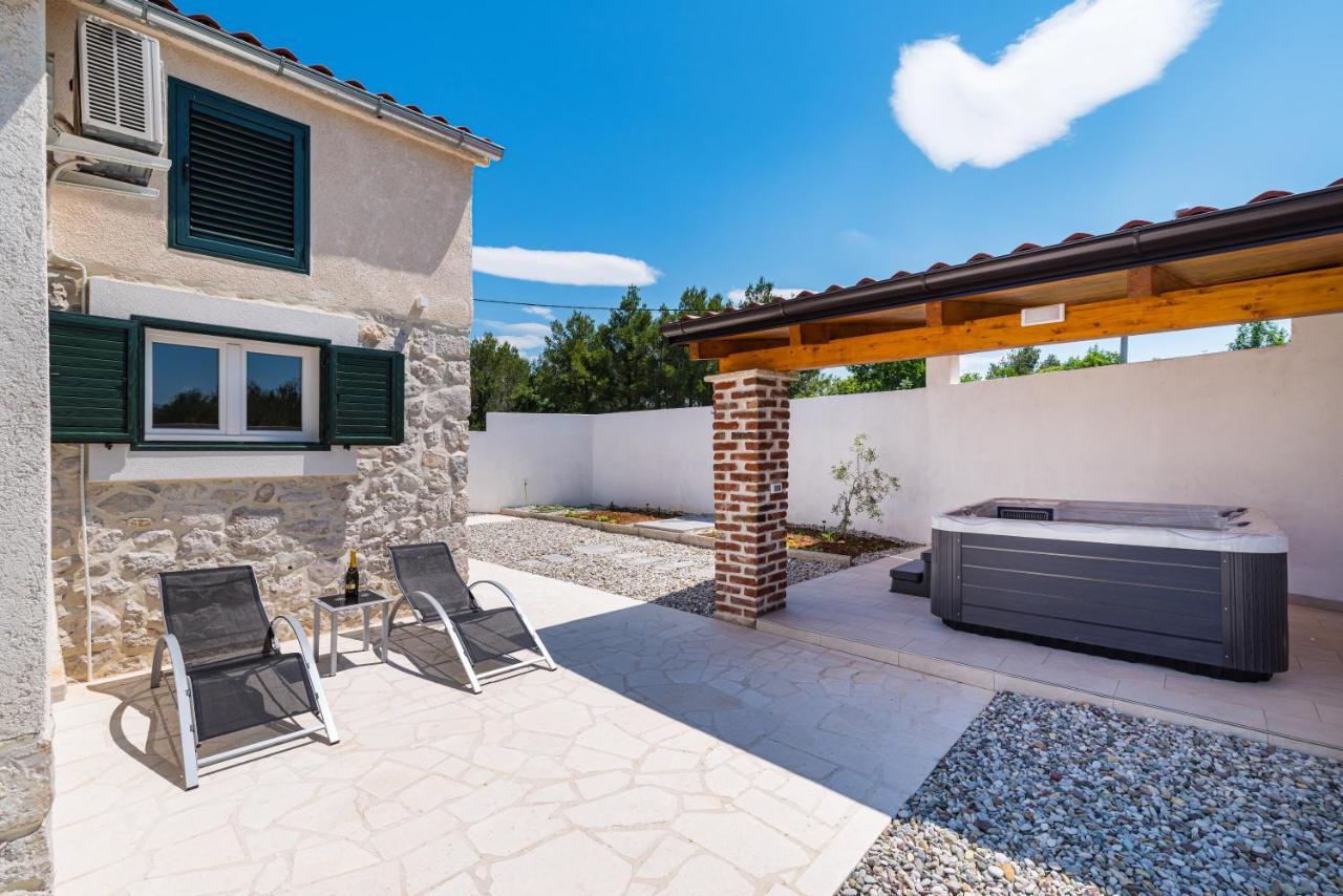 נוביגראד דאלמטיה Holiday Home Figurica מראה חיצוני תמונה